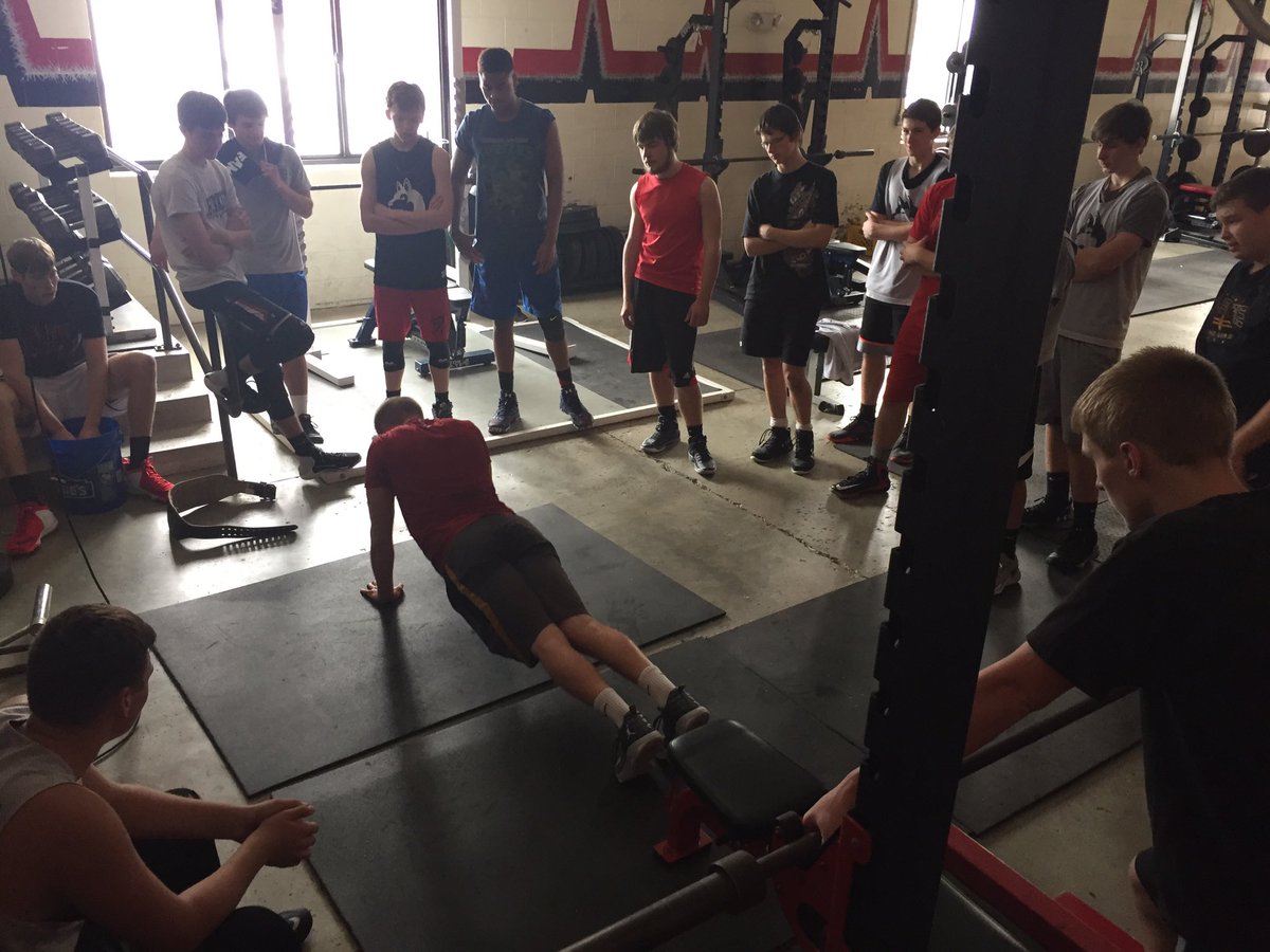 HUSKYBBB's tweet photo. Big day today by the boys team in the weight room. Winner of bench &amp; push-up challenge is @daytonhansen40 w/ 20&amp;20 reps each #familystrong https://t.co/r8ln6RuOXR