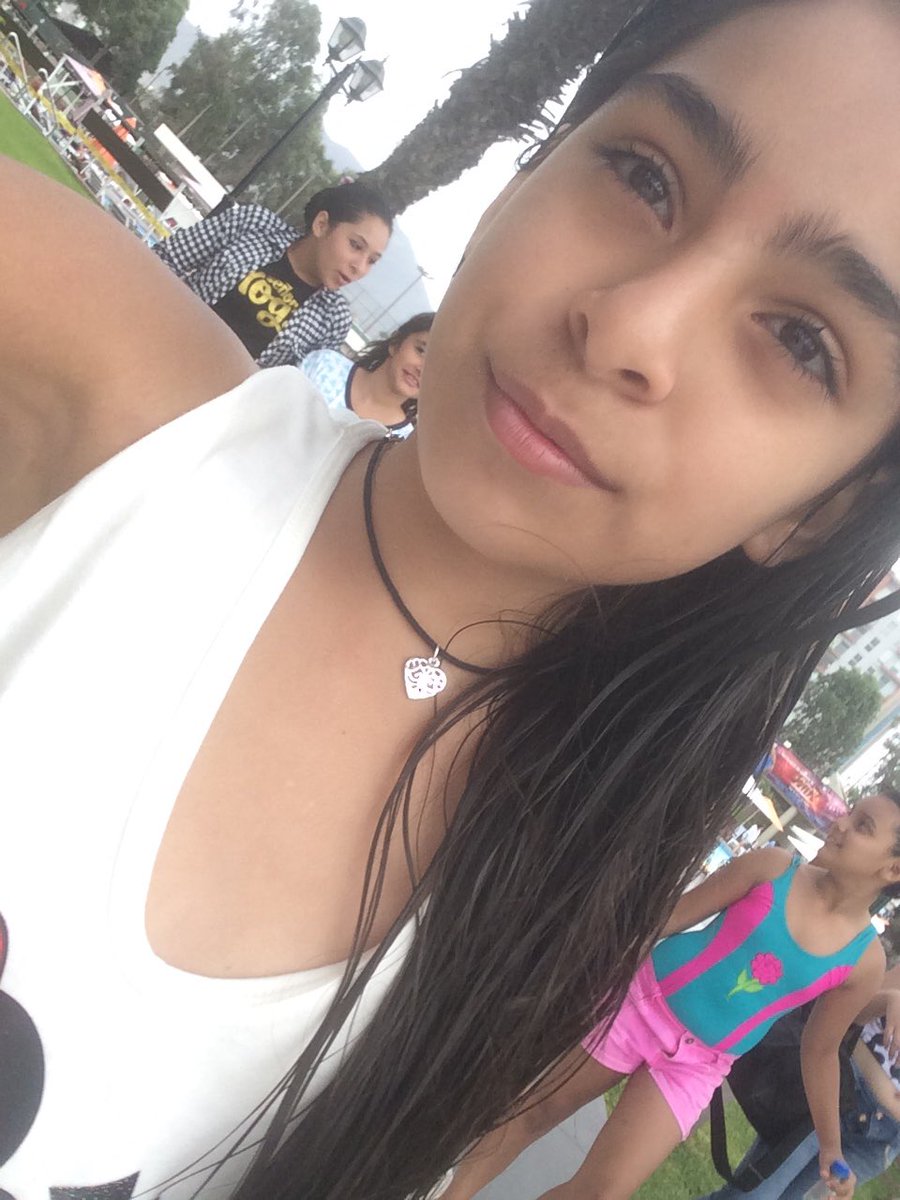 _Mishel_21's tweet photo. Hola!  Hoy Hare Un Nuevo Video Pero No Se Cuando Se Subira Los Quieroo Mucho❤!!! https://t.co/0Qw4ewWBFS