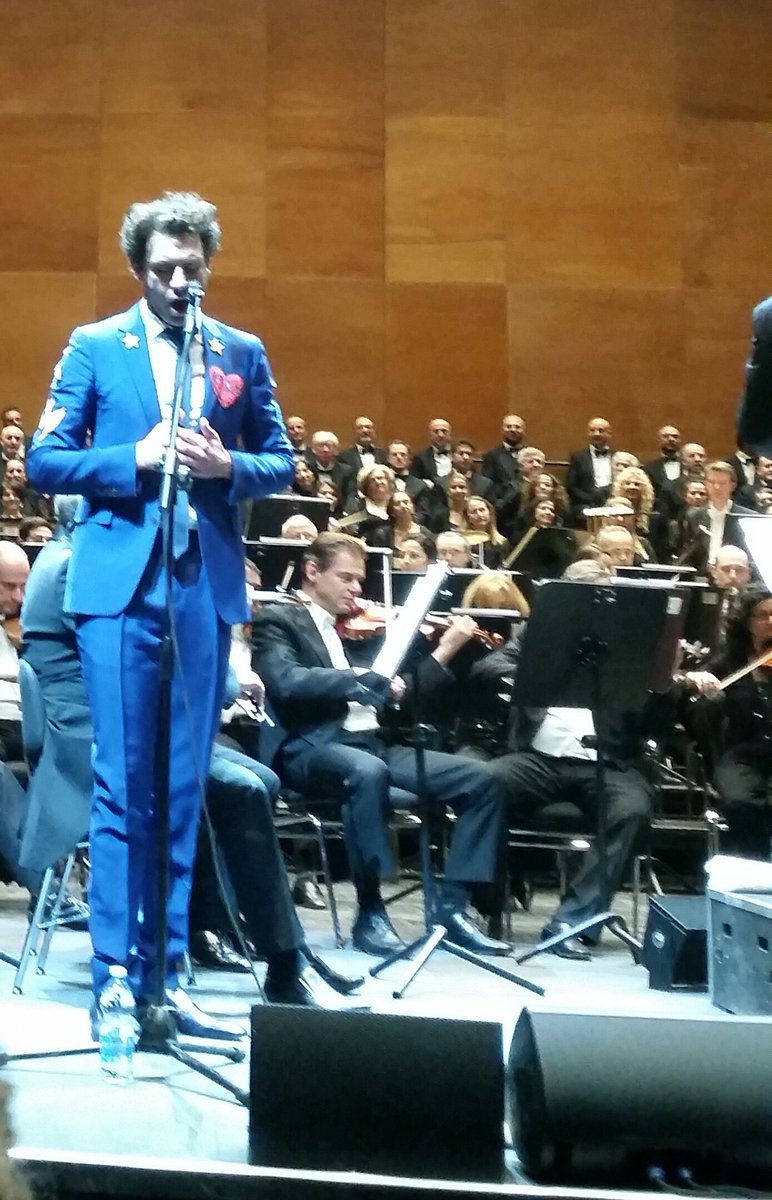 GabryB74's tweet photo. @mikasounds coro e orchestra del @maggiomusicale @MAXTAYLORTAYLOR #Ida e #SimonLeclerc siete stati semplicemente fantastici! A domani! 👏👏👏❤ https://t.co/wdQwk1N2jr