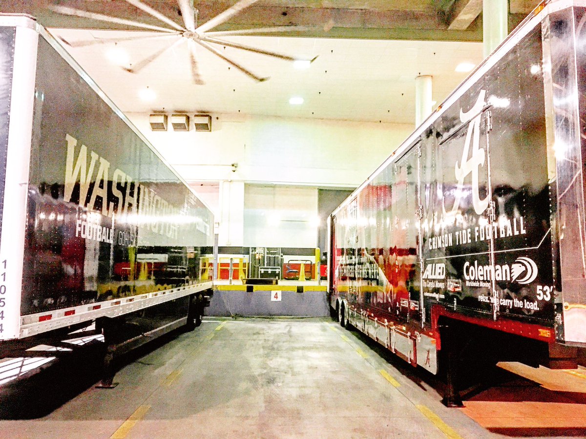 SECNationBus's tweet image. Loading Dock Scene @ GA Dome. @alabamafbl 🐘🏈🇺🇸