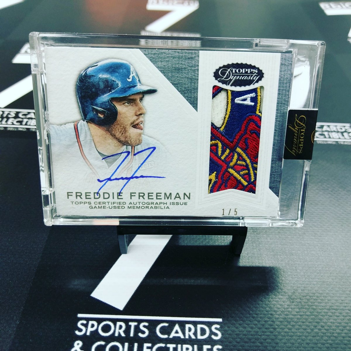 RbiCru7's tweet image. Cory decided to do another box of 2016 #Topps #Dynasty @toppscards hit this sick #logopatch @FreddieFreeman5 @beckettmedia #supportyourLCS