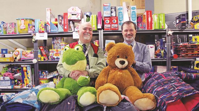 Tree of Hope brings in ‘a mountain of generosity’, but campaign still in need of donations to reach goal kingstonregion.com/news-story/702… <a href="/FACSFLA/">FamChildrenServices</a>