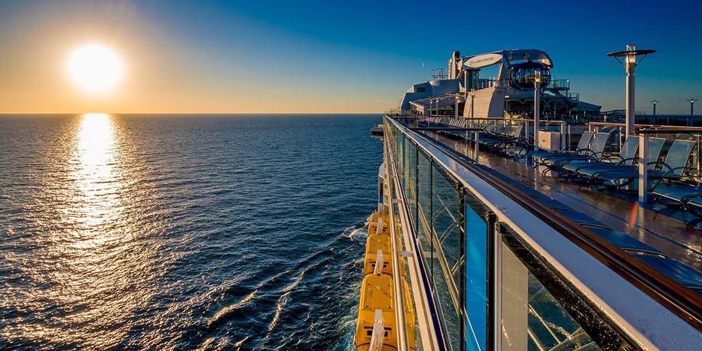 traveller_mc's tweet photo. ¿#Sabíasque ver un atardecer en el mar desde un #crucero es una de las 10 cosas que no se pueden dejar de hacer en la vida? #Vacaciones https://t.co/rctvQQmnUw