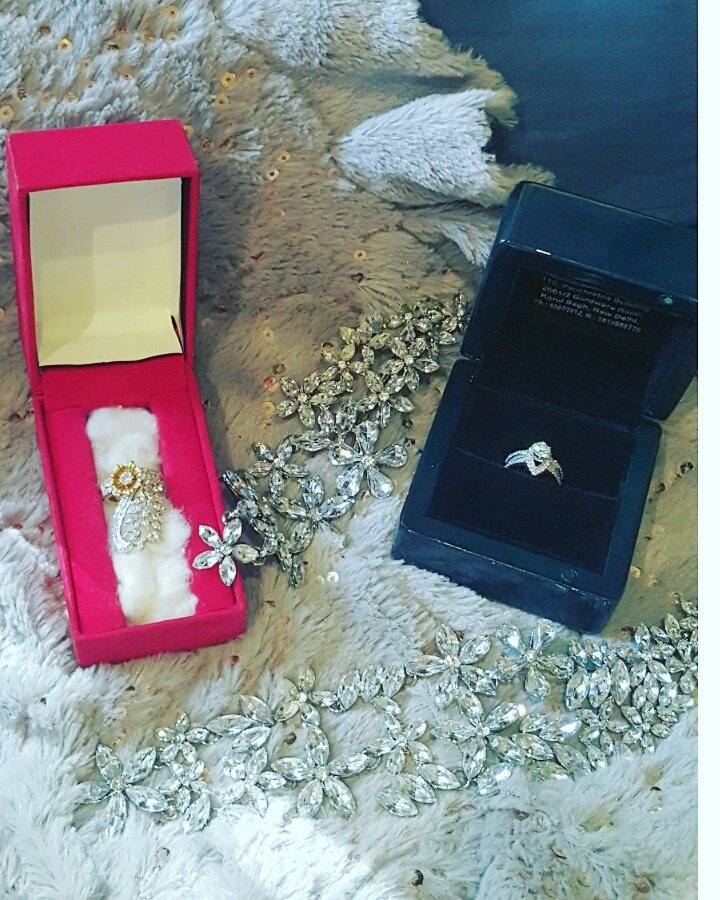 princessmeteor1's tweet image. Diamonds are a girls best friend 💎😍💍❤
Diamond Rings.. The best gift💎😍💍
.
.
.
#Niharikaaagarwal #Princessmeteor #gifts #diamondrings