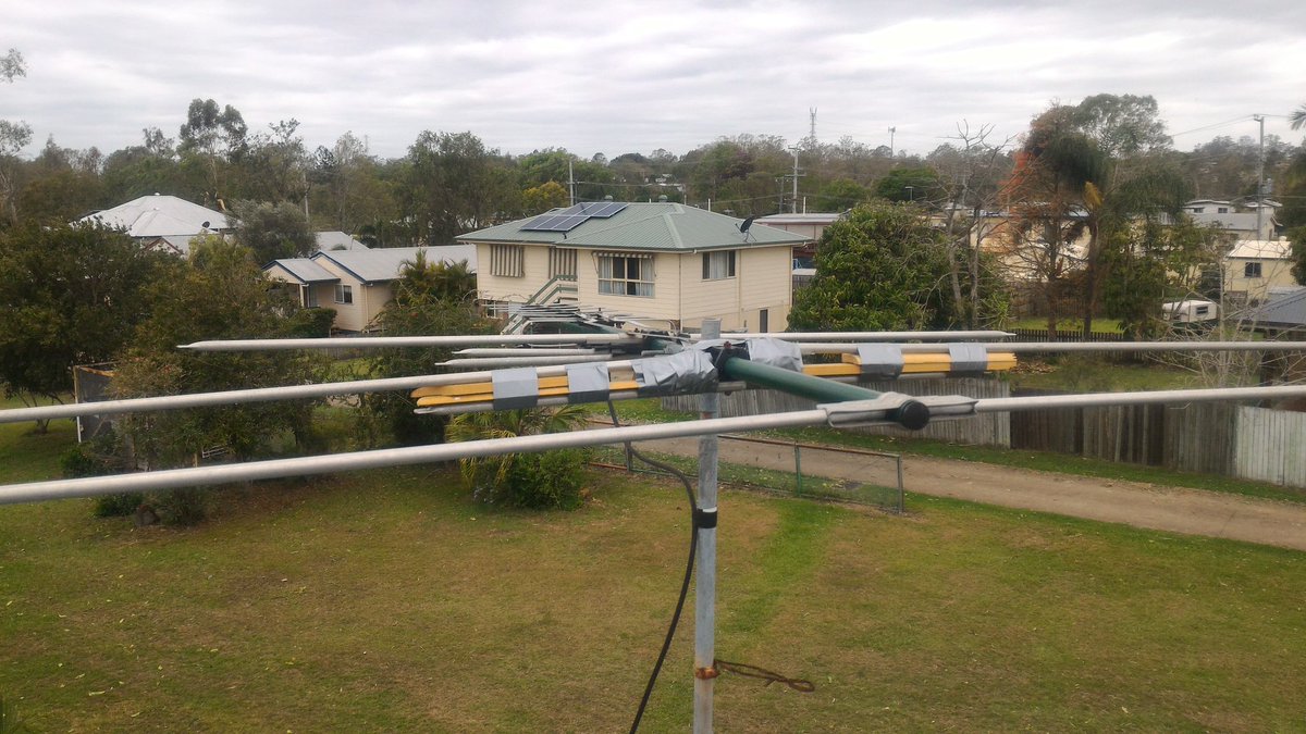 RcBrisbane's tweet photo. #stormrepairs #ducttape #dodgy #ohgodwhyamiuphereitsscary https://t.co/Fb2RZDiHDc