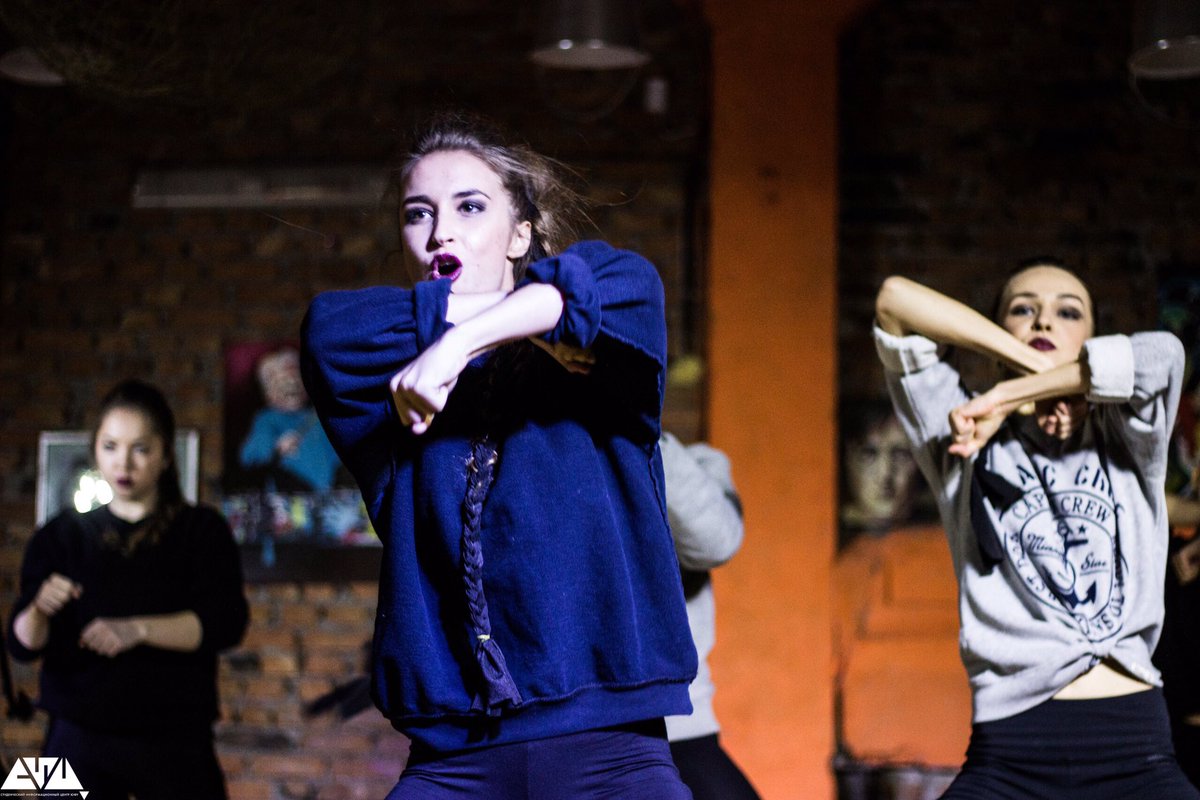 privetAnnet's tweet image. Мне нужен человек, который будет закрывать мне рот, пока я танцую