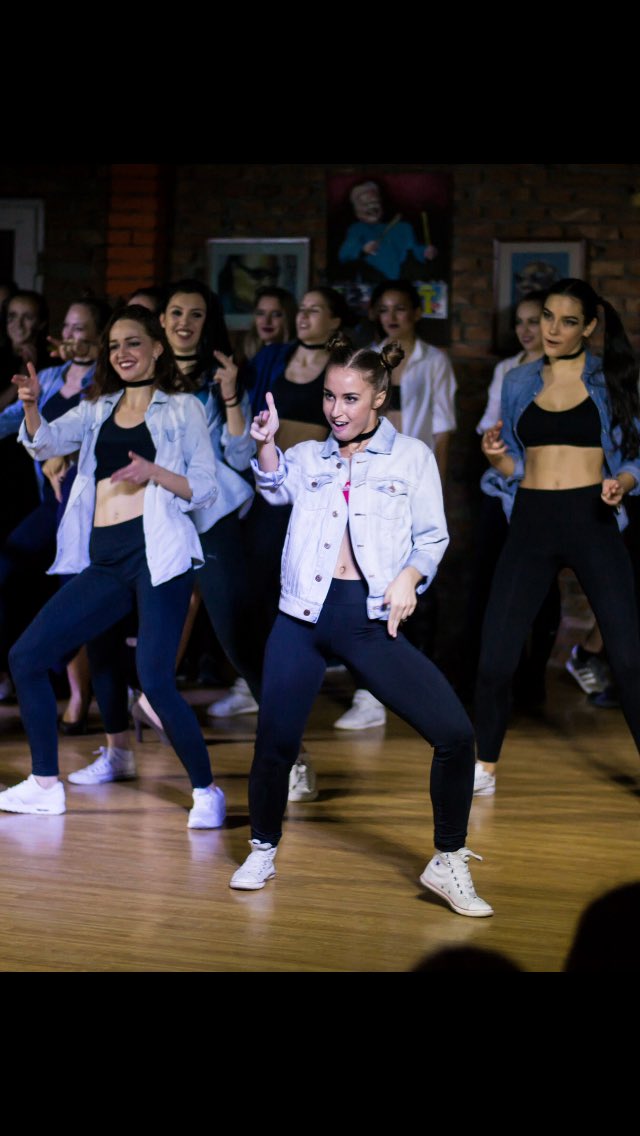 privetAnnet's tweet image. Мне нужен человек, который будет закрывать мне рот, пока я танцую