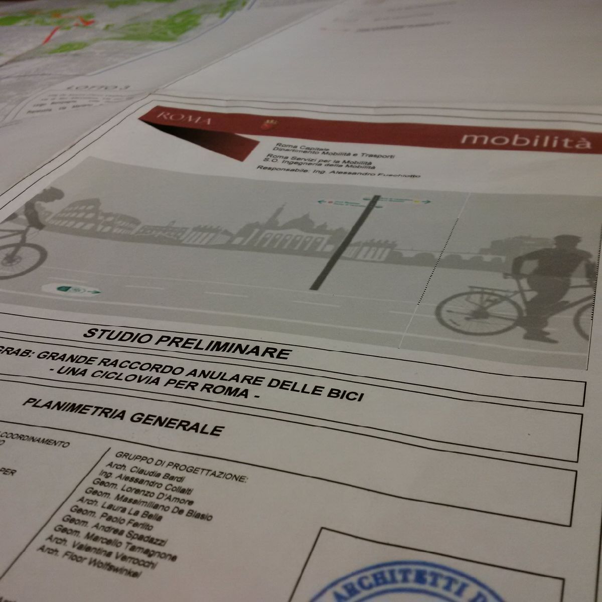 bikeitalia_it's tweet photo. Il #Campidoglio stima i costi del #GRAB in 15 milioni di euro https://t.co/aiaJl17khL di @manumas78 #cicloturismo #bikenomics #bikeitalia https://t.co/dw0vXLwlDE