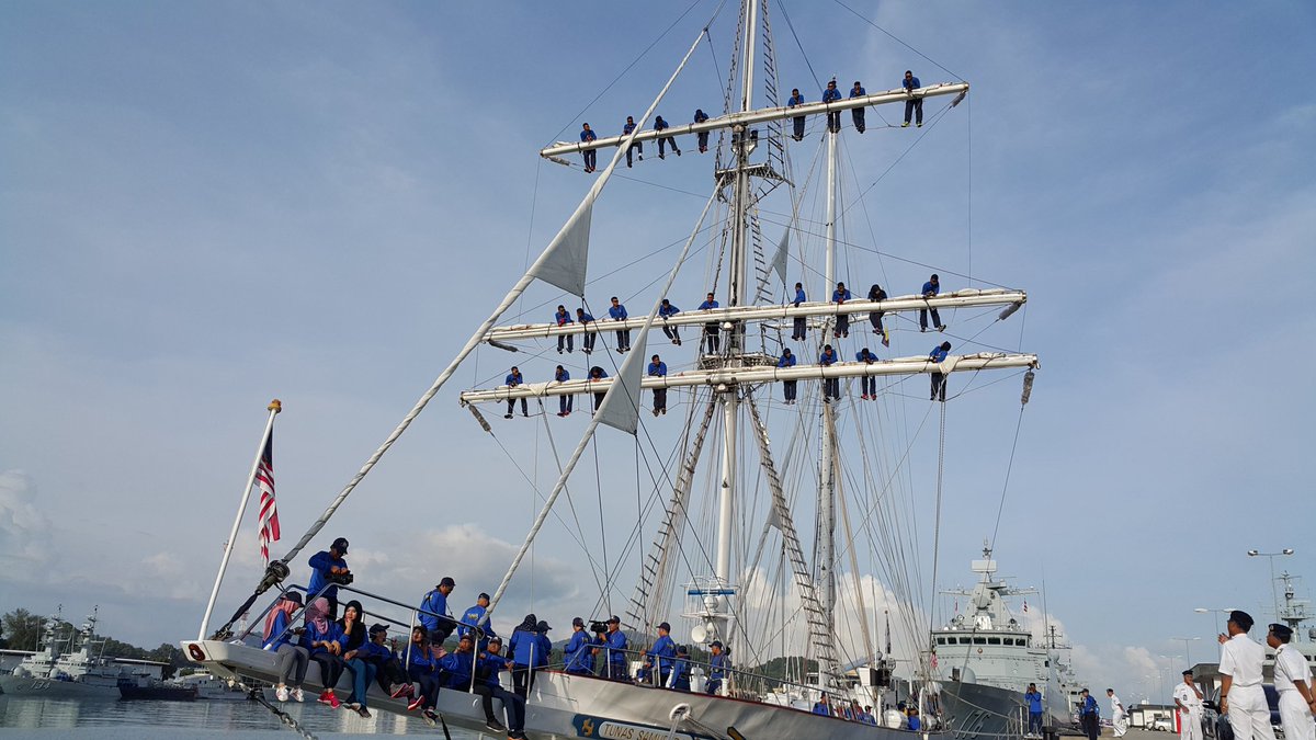 MPA_Barat's tweet image. #navysailingday bersama #navypeolpe @KldTunas mendalami #navytradition #navyway @tldm_rasmi @roslan1531 @mykamarul