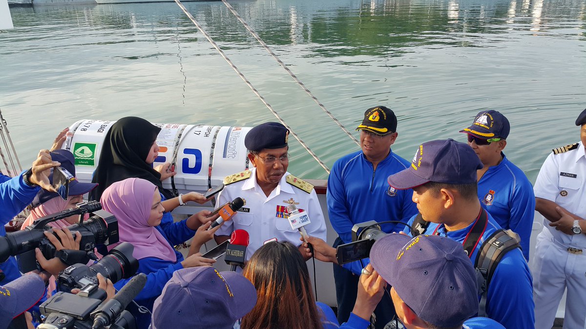 MPA_Barat's tweet image. #navysailingday bersama #navypeolpe @KldTunas mendalami #navytradition #navyway @tldm_rasmi @roslan1531 @mykamarul