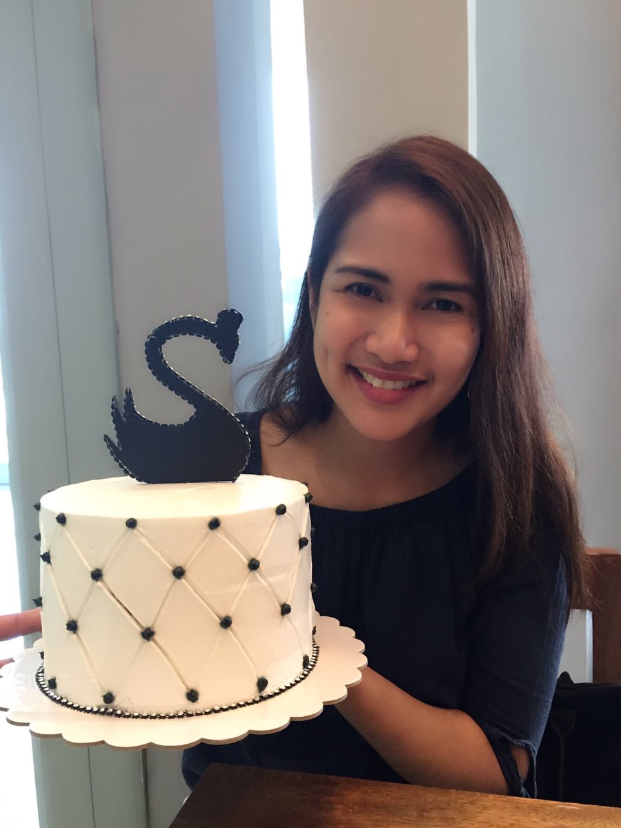 zee_toni's tweet photo. I got my own dark swan cake.. #iloveOUAT #OUAT #DARKSWAN #CaptainSwan https://t.co/PVrPwgPyJR