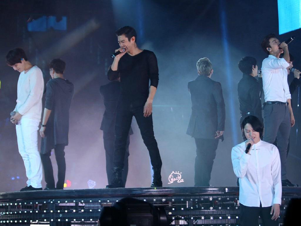 aj_nsync's tweet photo. ยอมรับลืมขึ้นเวทีจริง วอนอย่าด่าเยอะเพราะยังไงก็ปีนขึ้นไปไม่ทันแล้ว https://t.co/QbYAfoO46e