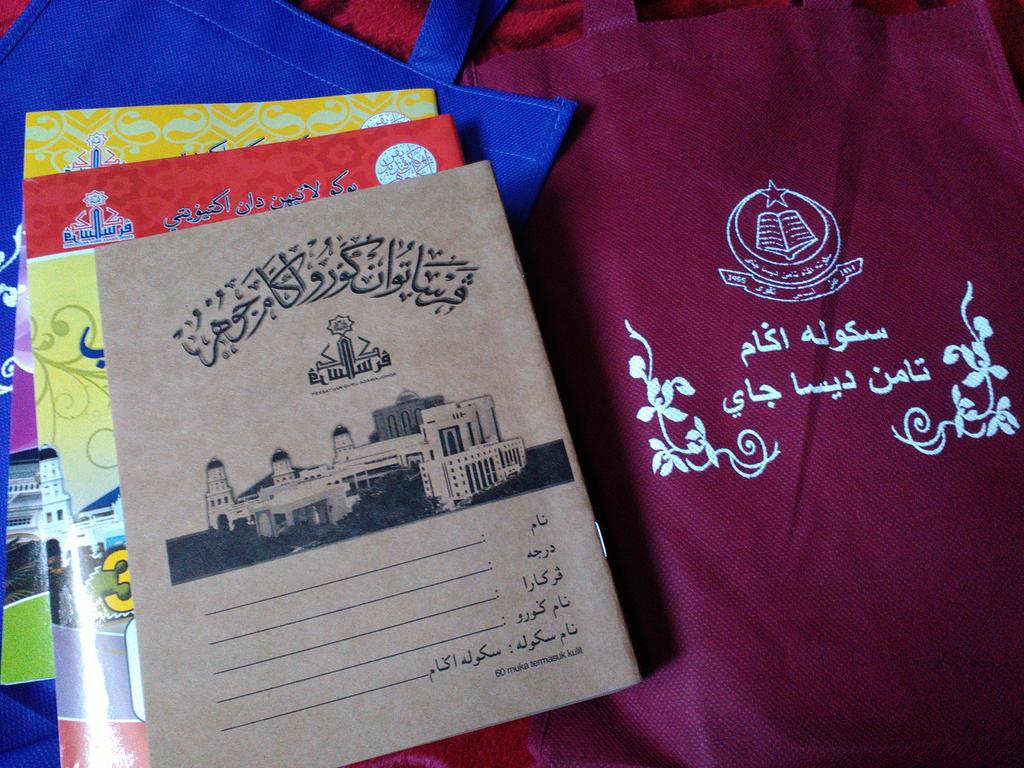 BuletinJohore's tweet photo. Hari Pembelian buku Sekolah Agama #sogame negeri Johor menjelang sesi persekolahan 2017 https://t.co/zsDJc1awrA