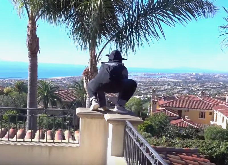 FaZe_Rain's tweet photo. I am the sworn protector of the FaZe House https://t.co/oK5jQmvt1s