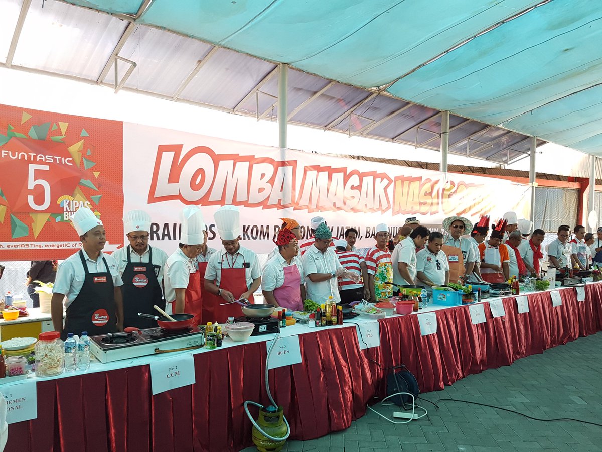 bang_perry's tweet photo. @parwi66 @_funtastic5_  Lomba masak dlm rangka hari ibu 2016 di TREG5 #HARIIBUTELKOMGROUPTREG5 #LIVINGTHETELKOMWAY https://t.co/8MnpRefBtj