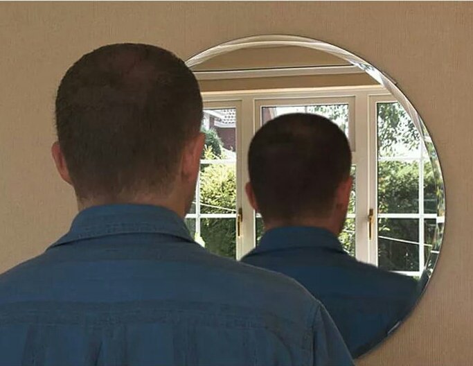 Alvgaver's tweet photo. Cuando eres tan feo, que ni tu reflejo te quiere mirar https://t.co/2qDjqLqqbJ