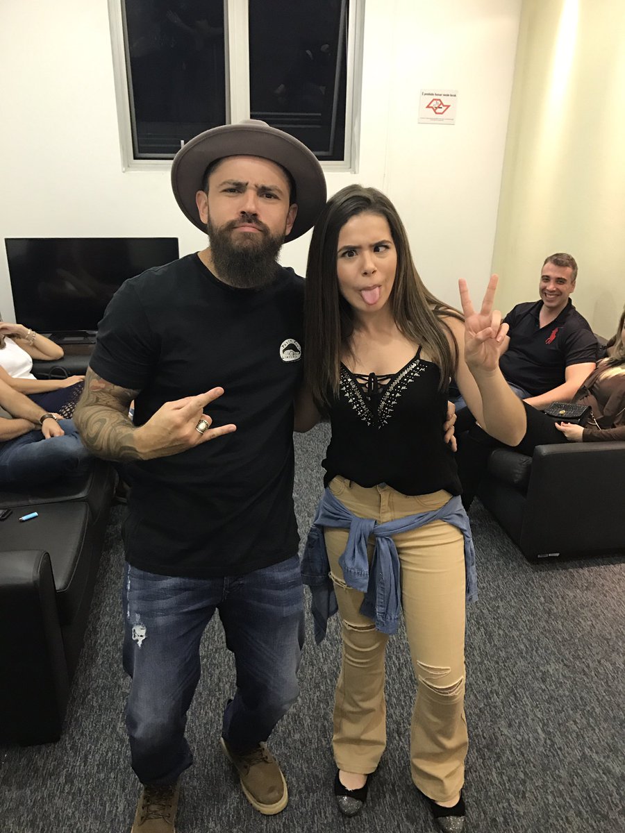 maisa's tweet photo. depois de 7 anos.... 🤘🏻 https://t.co/drQfIdfe7E