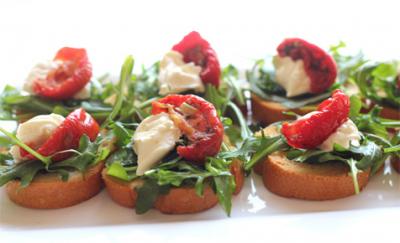 SkinnyChef's tweet photo. Goat cheese toasts are great for appetizers and finger foods⦠#eattherainbow #prerunfuel #sugarfree #diaryfree https://t.co/9KJn9fcNmG