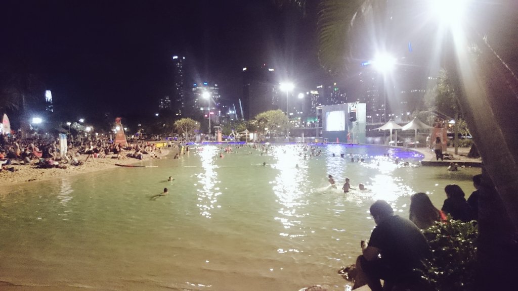 nocompasstravel's tweet photo. Incredible outdoor cinema in Brisbane's South Bank, watching Home Alone from the beach! 🍿🏖🌆 #travel #christmas #holidays @VisitSouthBank https://t.co/pgBJpbLTOW