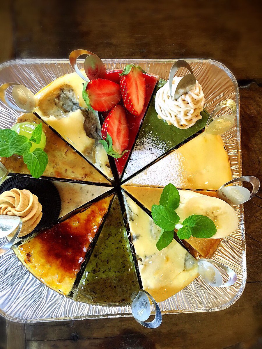 Aworks 学芸大学 クリスマス10ピースチーズケーキ 受け付け明日までです チーズケーキ 学芸大学 Cheese 目黒 誕生日 クリスマスケーキ Aworks Cake Cafe カフェ チーズ Cheesecake スイーツ ベイクドチーズケーキ 学大 T Co