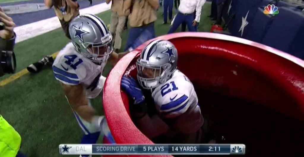 darrenrovell's tweet photo. Zeke's jump into the Salvation Army bucket was worth $200K in TV ad exposure to the brand, says @ApexMGAnalytics https://t.co/iXOjPp3UNZ