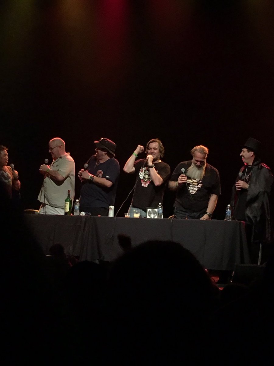 LuckyLady1985's tweet photo. Just remembering #tesdlive oh I miss this so much !! Ants π I love you guys https://t.co/ZXRBkfFghK