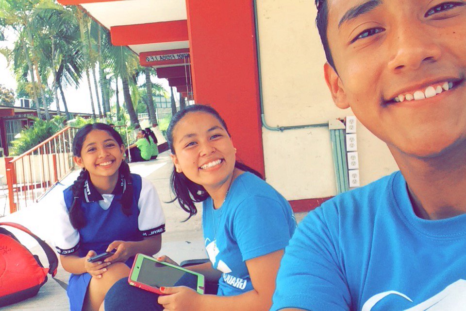 OrlyRdz's tweet photo. Sad Day

#LasMejores
#Sugey
#Melo
#Lasquieromucho https://t.co/rxpdmfUpFz