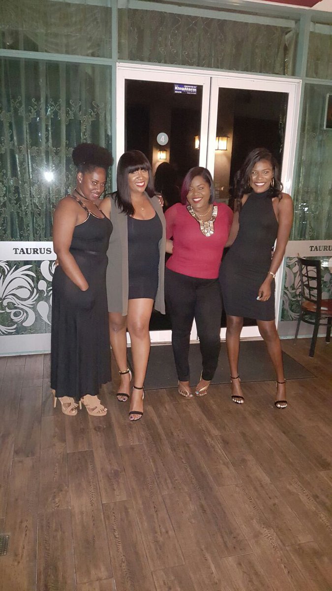 giawilli's tweet photo. "The ladies!" #Miller9 Bday dinner #Nirvanna https://t.co/AVnnK5gjNX
