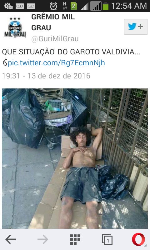 ivi_pe_frio's tweet photo. @fegrisch O aluguel do cara também venceu, pobre inter #Ripinter https://t.co/HeTVtZJcQo