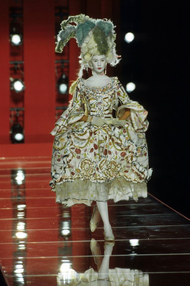 FutureLabelsHK's tweet image. Unforgettable collection #throwback #ChristianDior #Fall2000 #JohnGalliano
