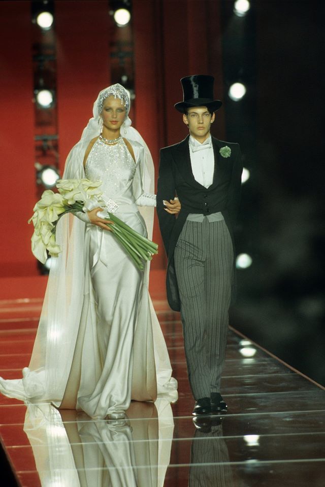 FutureLabelsHK's tweet image. Unforgettable collection #throwback #ChristianDior #Fall2000 #JohnGalliano