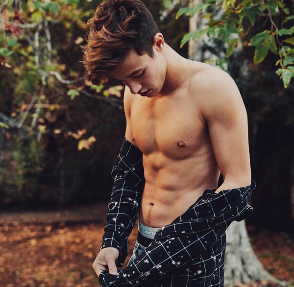 httpsdall4s's tweet image. Me when i see this picture
-
@camerondallas