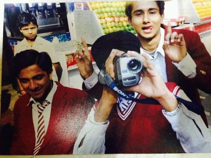 yo_yo_army's tweet photo. @asliyoyo with his G.N.P.S (Punjabi Bagh) XII D Buddies on Bunk at priyas Basant lok Market 
Year - 1999
From left: Didar ,Aman ,YoYo, Varun https://t.co/Ci2wLyc5aj