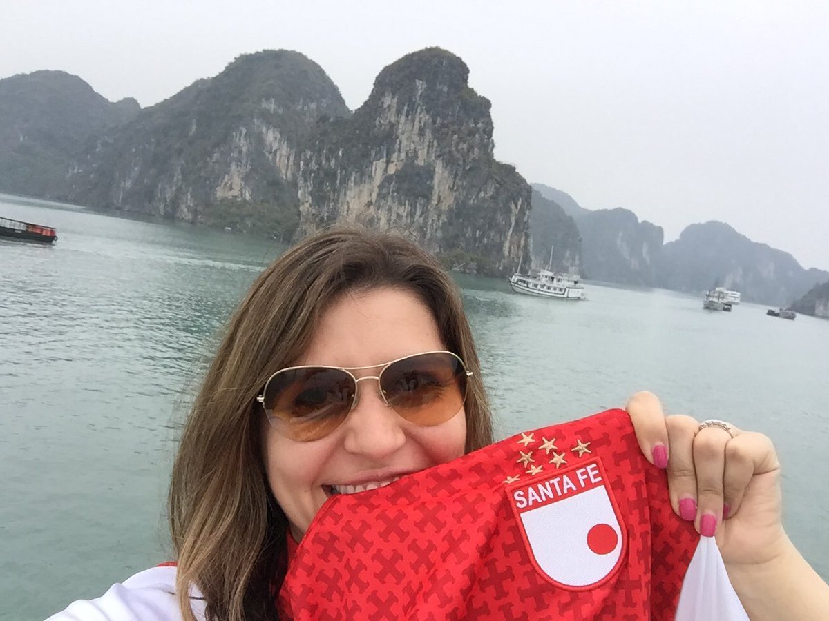 Laospinillos's tweet photo. Desde VIETNAM celebrando con Santa Fe @SantaFe @HuaweiSantaFe #GrandeSantaFe #LaNovenaDelLeon @Citytv #GrandeSantaFe @DeportesEE https://t.co/GxRXoHuqB3