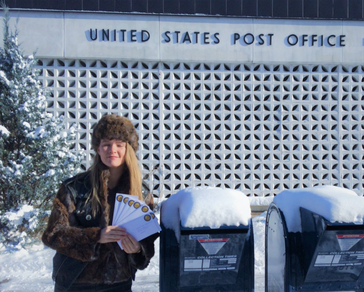 sardeen_'s tweet photo. I'm sending Christmas cards to Sweden! DM me if you want some Christmas cheer! #AlltFörSverige #Julkort https://t.co/GCT41pDs81