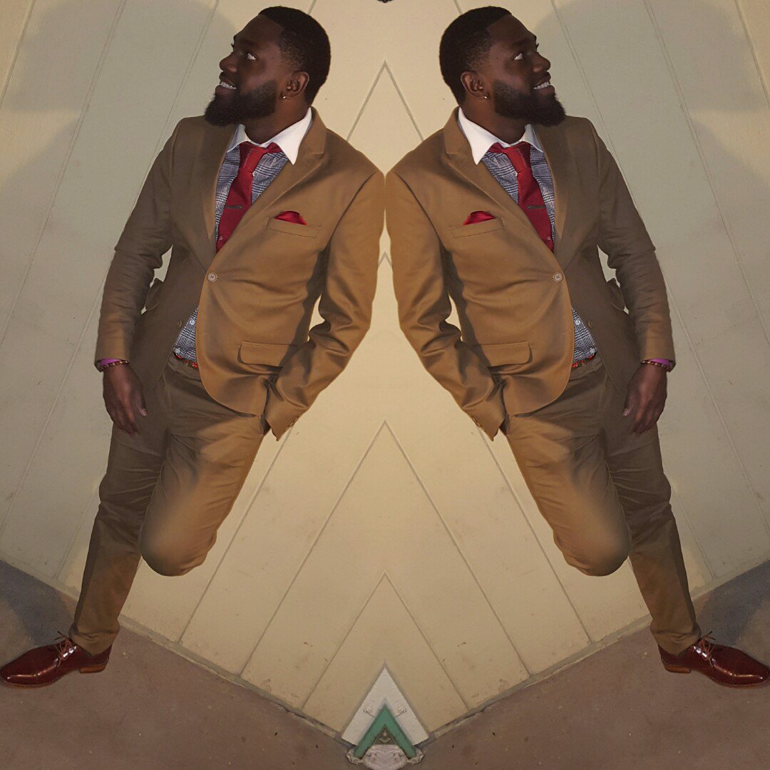 Charlie18MacFly's tweet photo. #mirrorimage #GQStyleHunt #FlyLyfeStyles #DistinguishedGentleman @HighClassHarris @JmylesJ #GQ #Bespoke #MensFashionPost @lyrebirdstudio https://t.co/y2sANIlahA