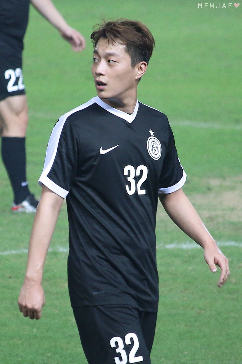 MEWJAE's tweet photo. 161105 #Doojoon #Gikwang #Beast at Stadion Patriot Candrabhaga Bekasi #SHCUP2016 https://t.co/9Q7eHPMzUk https://t.co/7NL9HIrHad