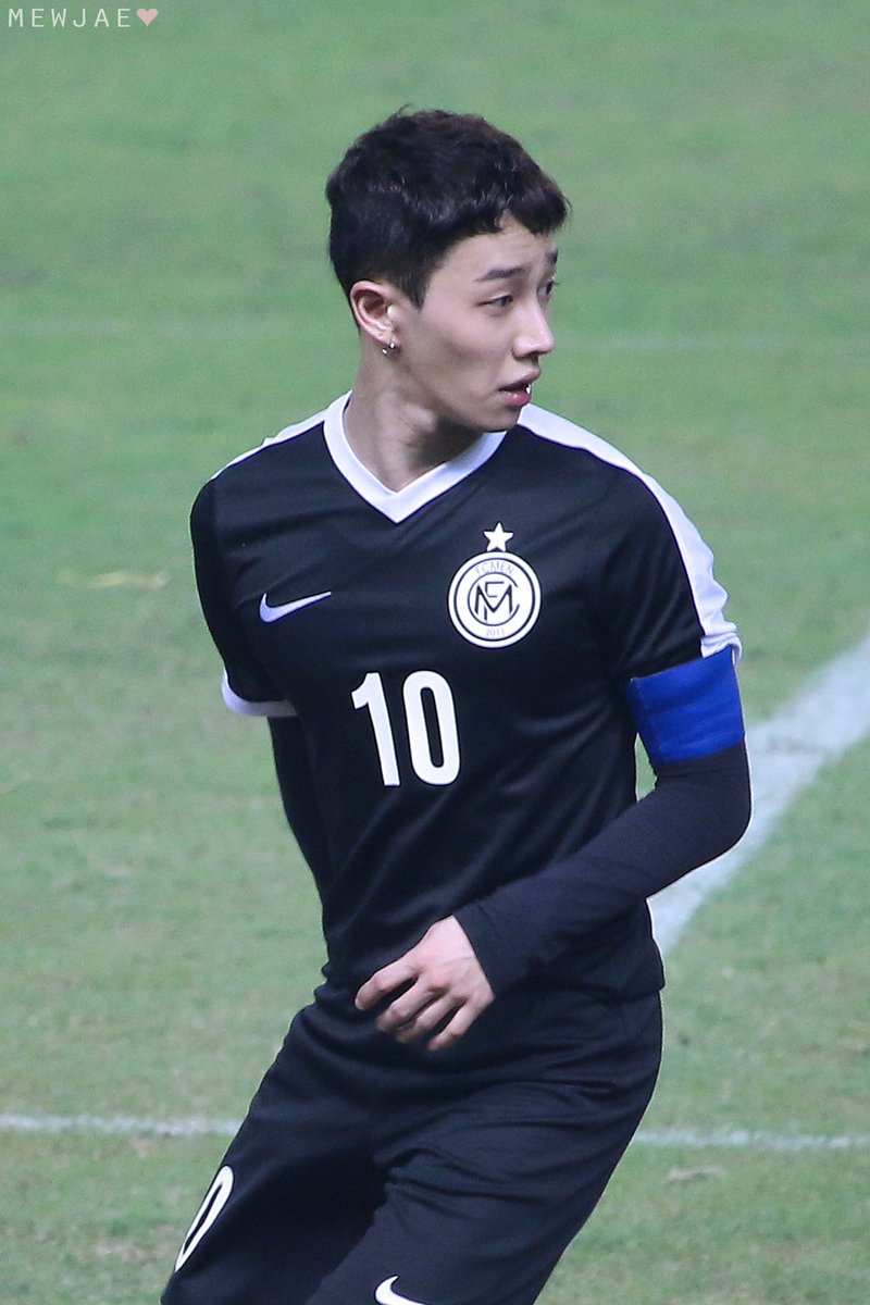 MEWJAE's tweet photo. 161105 #Doojoon #Gikwang #Beast at Stadion Patriot Candrabhaga Bekasi #SHCUP2016 https://t.co/9Q7eHPMzUk https://t.co/7NL9HIrHad