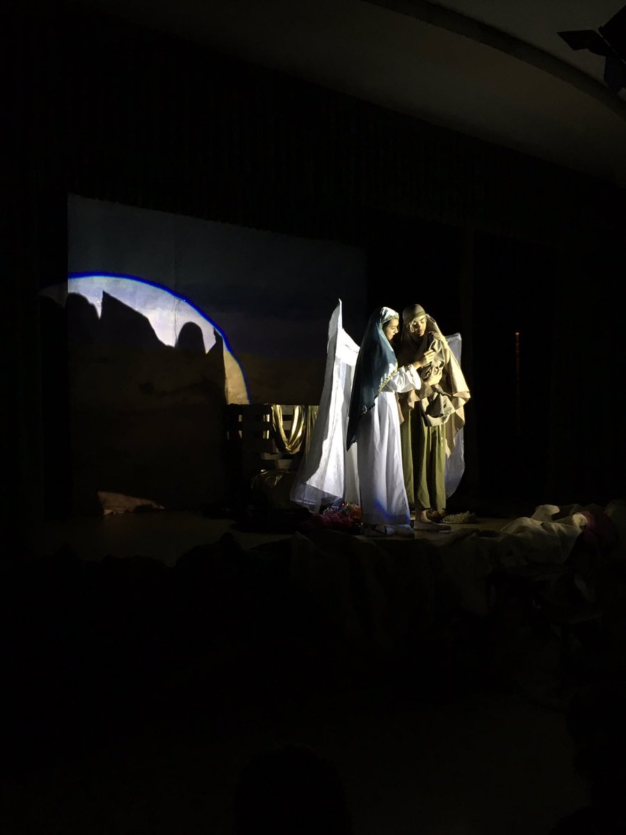 concepcionistaE's tweet photo. Precioso el teatro de Navidad, gracias a todos los que lo habéis estado preparando! Enhorabuena!!! https://t.co/jOluxuuiMM