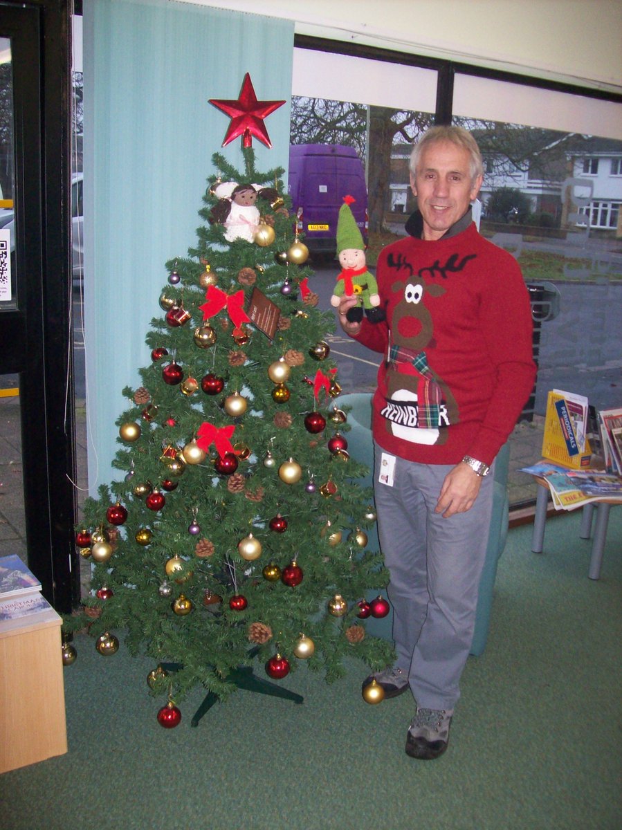 BedsLibraries's tweet photo. #PutnoeLibrary getting into the festive spirit with coffee and mince pies! #libraryelves #christmasjumperday https://t.co/pz7Uy98nXe