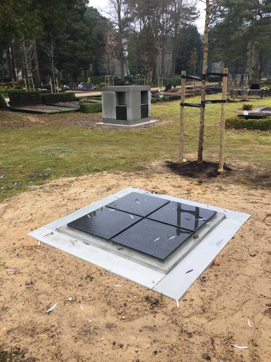 Uitvaartvlaande's tweet photo. Nieuwe #columbaria en #urnenkelders op de #begraafplaats te #Kapellen | Uitvaartvlaanderen.be https://t.co/5if7U58E52 https://t.co/FoRBga5dw0