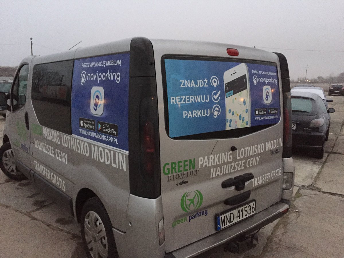 ekinnolab's tweet photo. Green Parking przy  #lotnisko @WMI_Airport #Modlin reklamuje @NaviParkingApp ! Zarezerwujesz miejsce na parkingu w kilka kliknięć! https://t.co/W71P4l8QJz