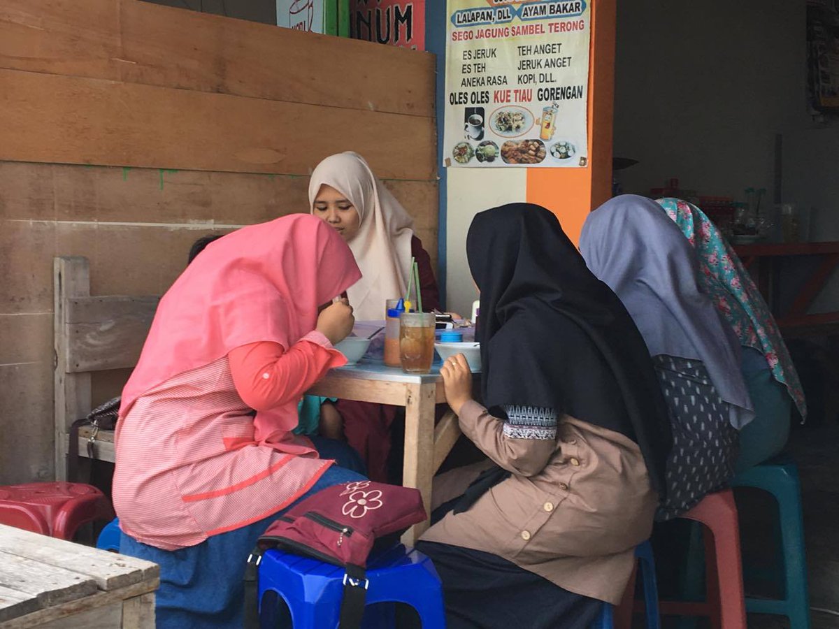 Lilalyl's tweet photo. syukron katsir geh ustadz, jazakumullah ahsanal jaza' mugi berkah umurnya
 amiiinn ... https://t.co/obeZB59uYN