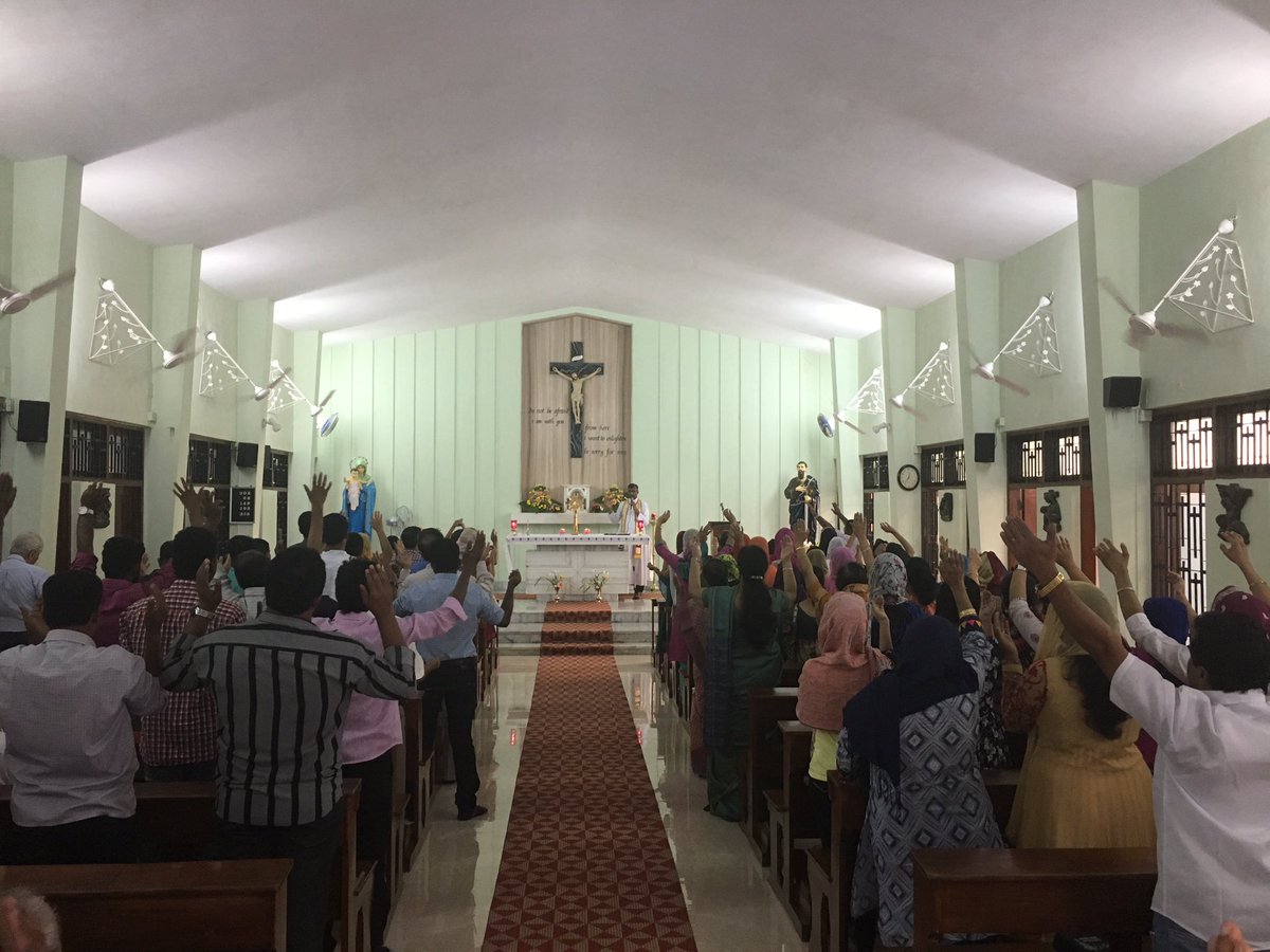 FrFranklin's tweet photo. #Christmas preparation retreat held at #MaryMatha #Church #BandraW.
#DigitalKalyan #Catholic #SyroMalabar #Christmas2016 #MerryChristmas https://t.co/YMDC1OL5Y8