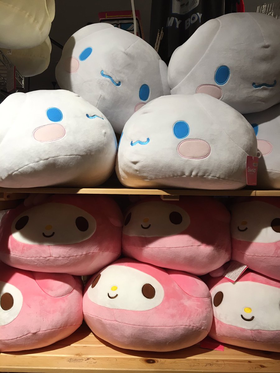 ヴィレッジヴァンガード イオン和歌山 Twitter પર 本日 クリスマスラッシュに向けて オススメ商品を連続配信します まずはもちもち たまらん サンリオクッション サンリオブームでクッション大量入荷 ひとつ税抜 2500 で値段もお手ごろ