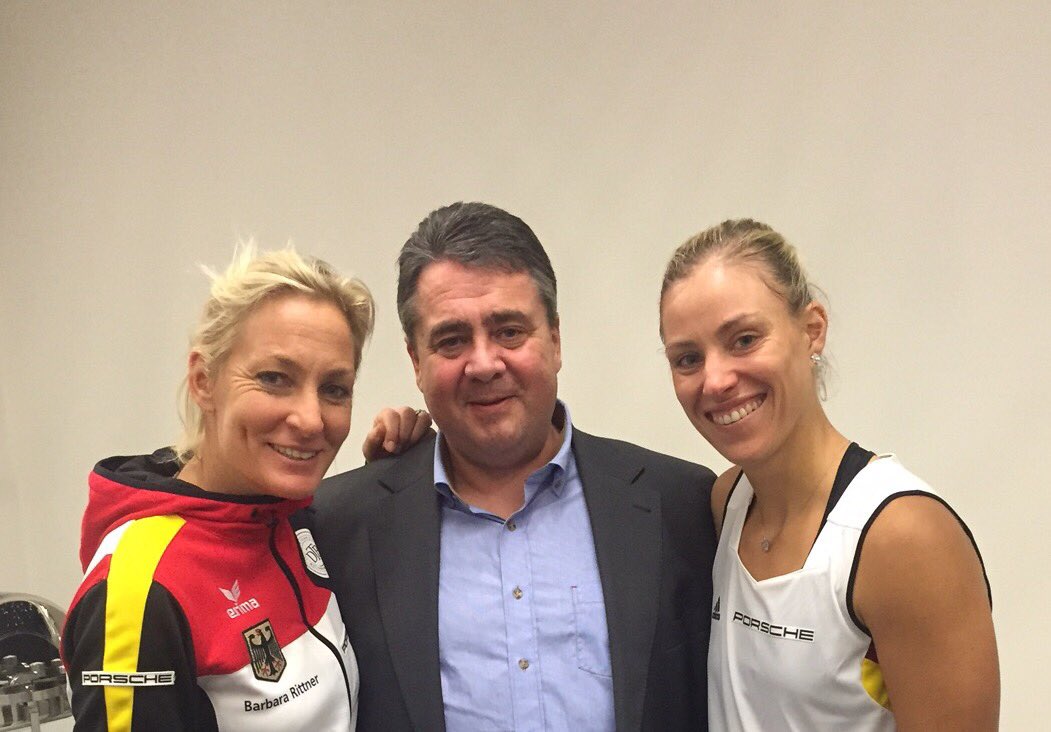 sigmargabriel's tweet photo. Nach diesem Wahnsinnsjahr kein Wunder: absolut verdient, @AngeliqueKerber, Sportlerin des Jahres! Glückwunsch! #SDJ2016 https://t.co/YLj12X6kTV