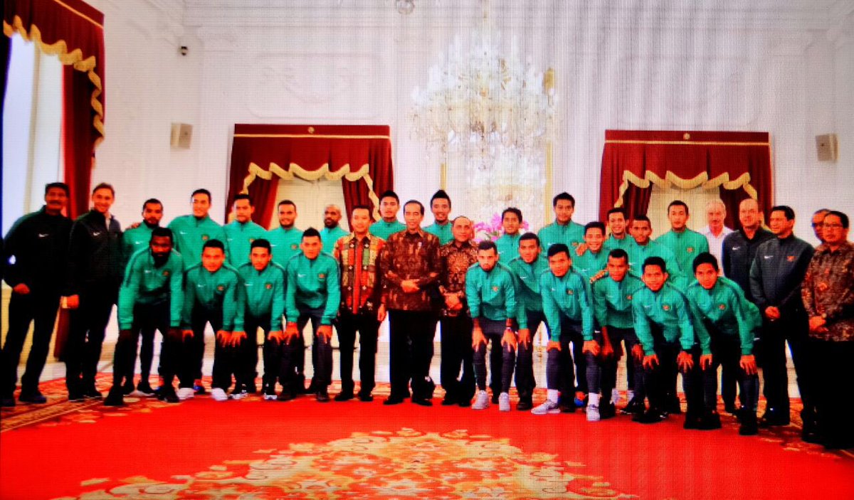 Presiden Jokowi: Timnas Garuda Tetap Dapat Bonus --> goo.gl/Nd6pF4

#Bola  #TimnasIndonesia  #PSSI