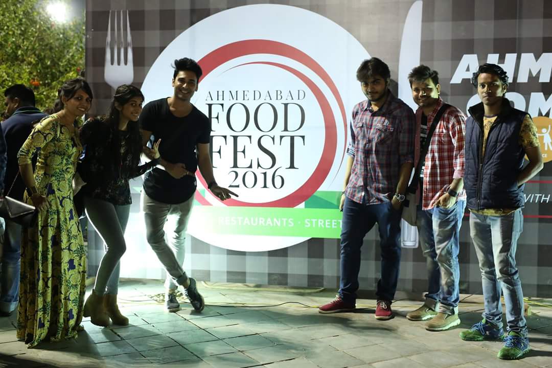 ShubhAarambhTTC's tweet photo. #ShubhAarambh family at Ahmedabad #FoodFest2016 with the lovely audiences :)
#WeddingFilm #13Jan #DeekshaJoshi #NiravAgrawal https://t.co/d9msInwwuO