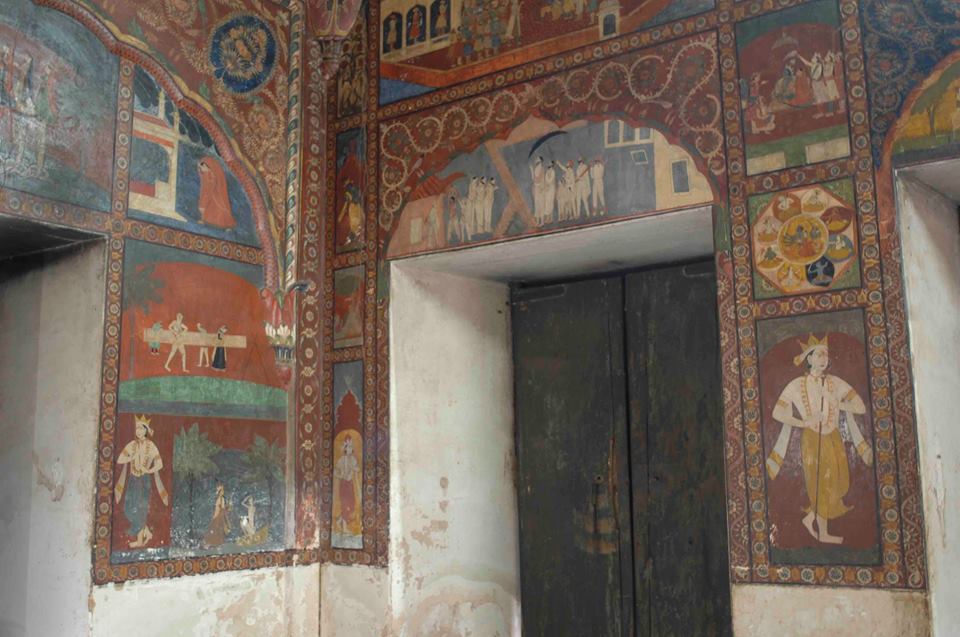 RuralHimachal's tweet photo. #incredible #ruralhimachal #himachaltourism #wallpainting #wallpaintings #dadasiba #dadasibatemple #temple #radhakrishnatemple #paragpur https://t.co/vNpAHzWLDZ