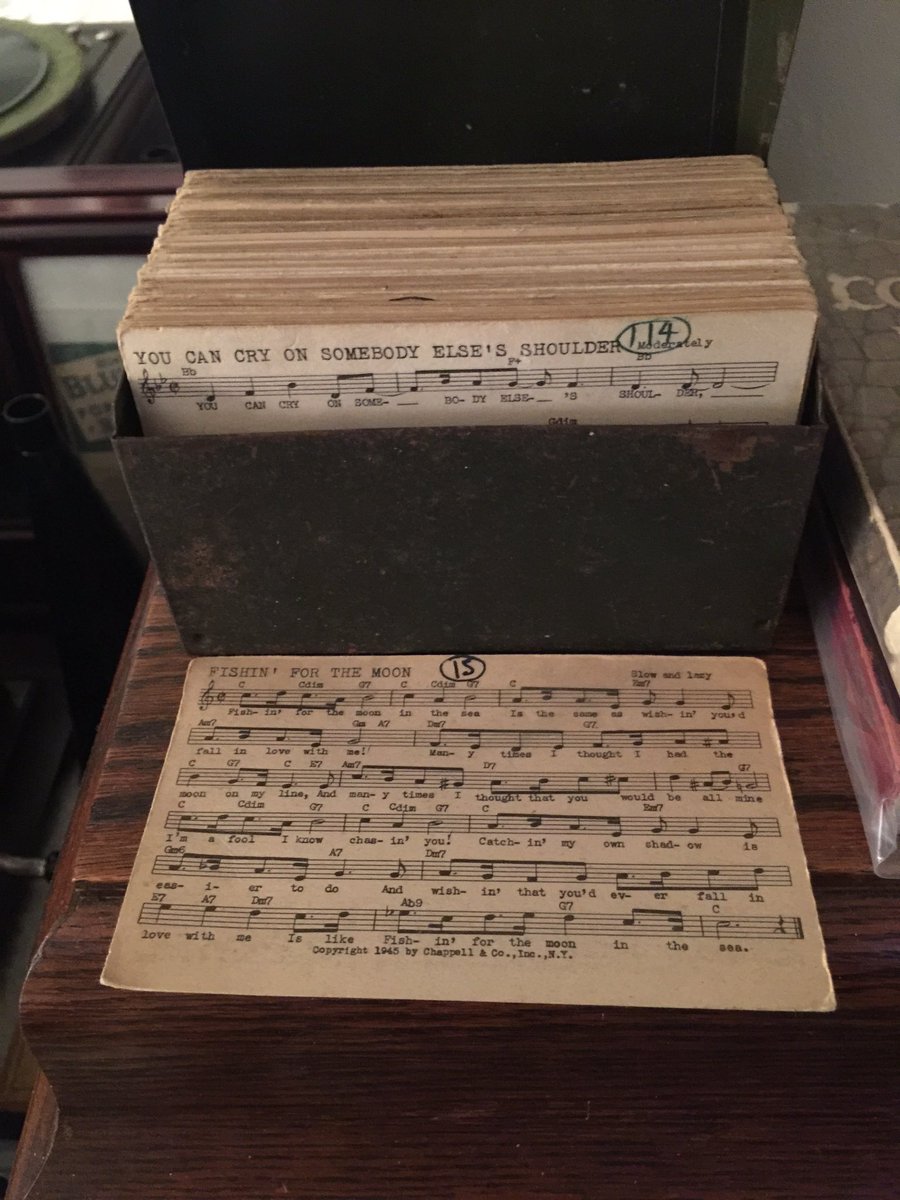 allennew1's tweet photo. Just picked up this vintage 1940s sheet music index cards and box, over 100 cards, in great shape! https://t.co/8DV2M3MJov